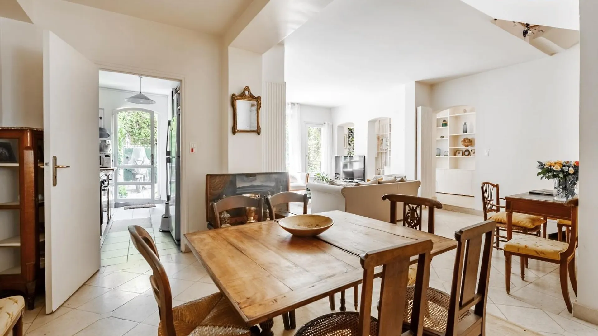 Veeve - Gilded Garden Splendour Apartment Paris 0*,  France